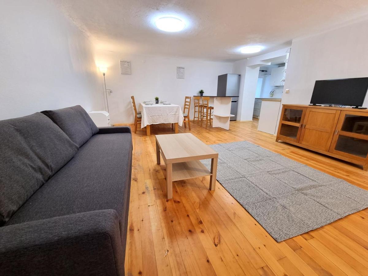 Vagnera Old Town Two Bedroom Апартаменти Рига